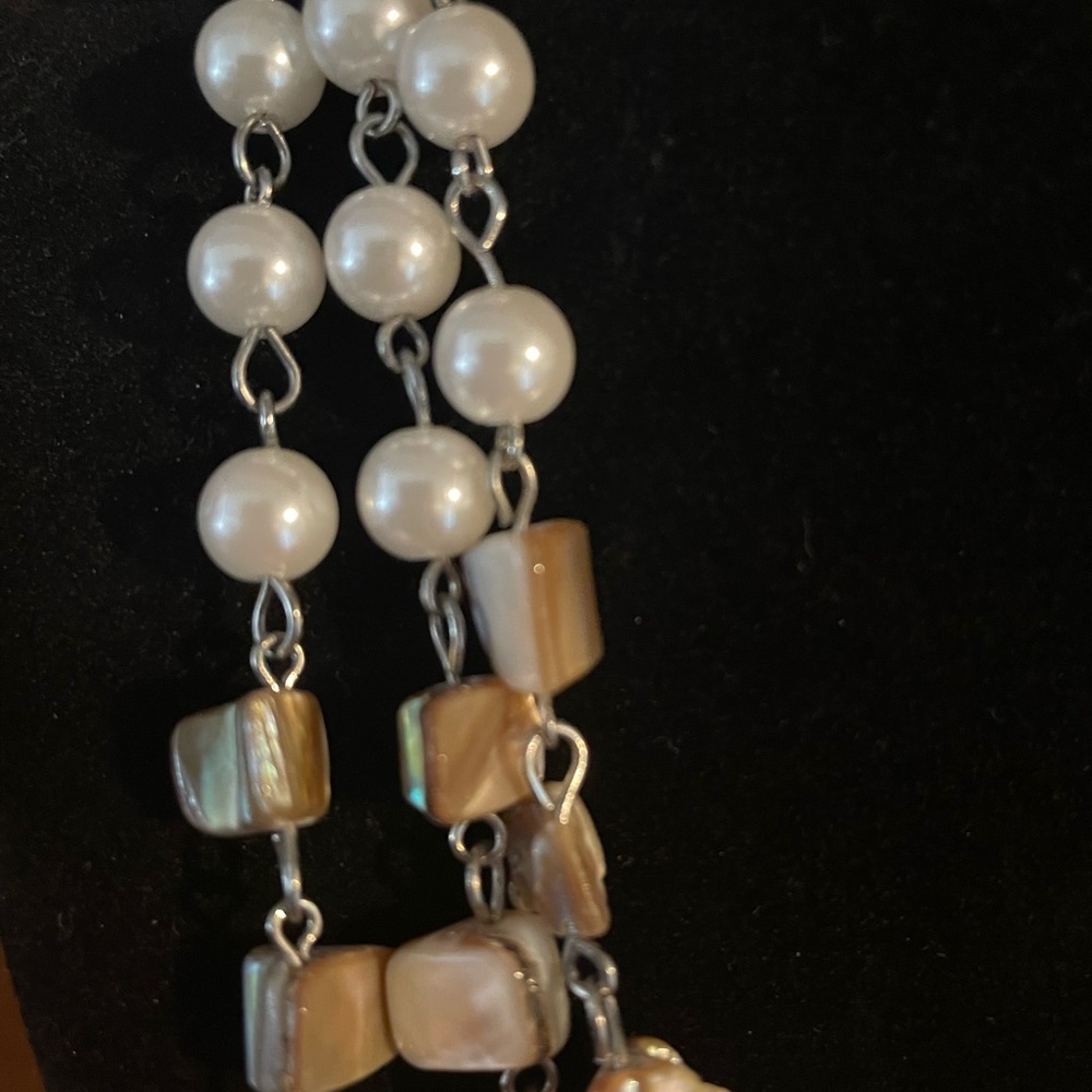 Beautiful Vintage Faux Pearl & Nuetral Color Beaded 3 Strand Necklace~ Pre-loved - Picture 4 of 6